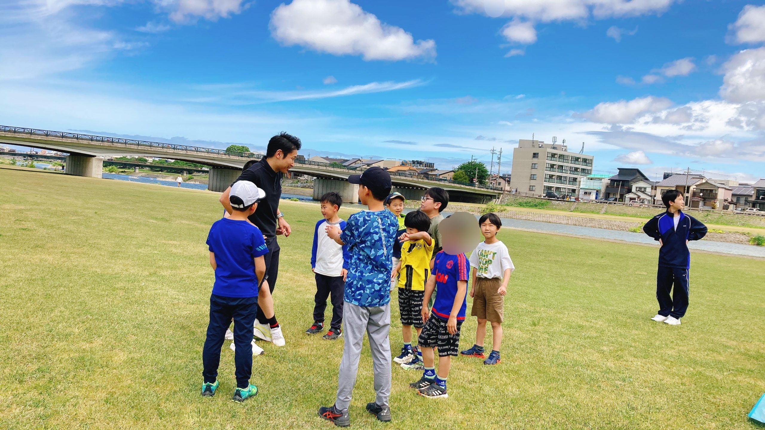 遊ぶ子供たちの様子