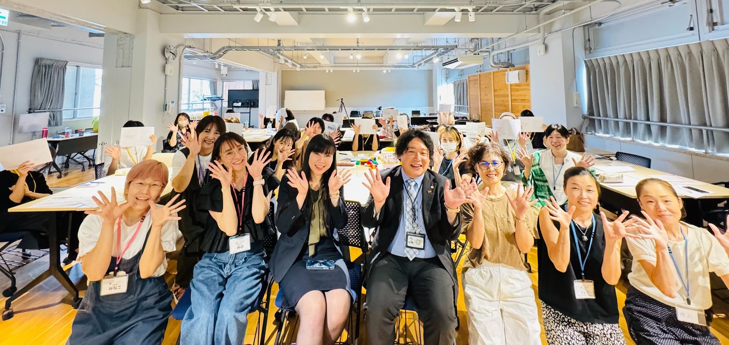 元気な女性の集合画像